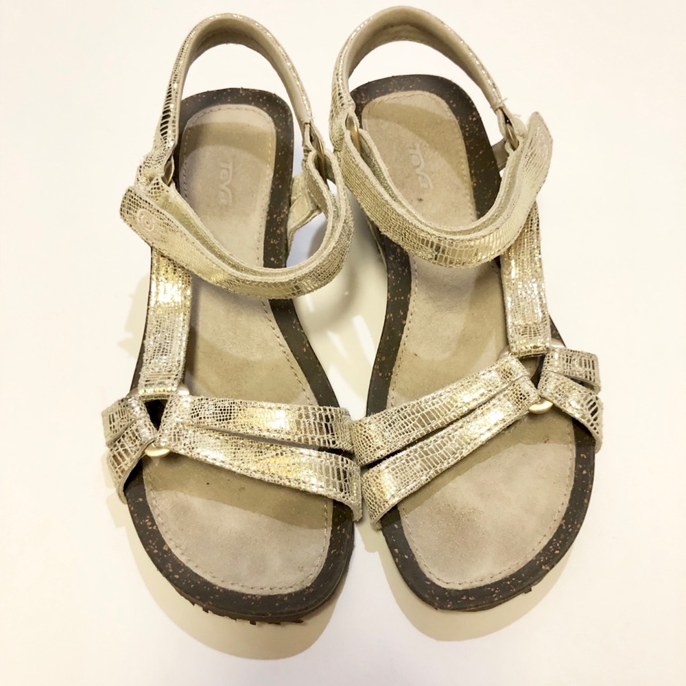 Teva Ventura Cork 2 sandals size 6.5 gold metallic
